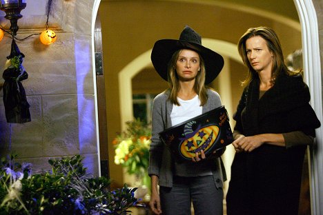 Calista Flockhart, Rachel Griffiths - Brothers & Sisters - Domestic Issues - Photos