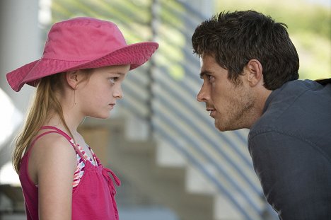 Kerris Dorsey, Dave Annable - Brothers & Sisters - Glashaus - Filmfotos