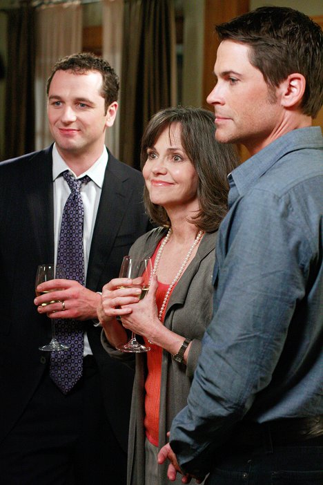 Matthew Rhys, Sally Field, Rob Lowe - Brothers & Sisters - Book Burning - Photos