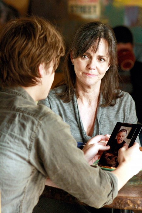 Sally Field - Brothers & Sisters - Lost and Found - Photos