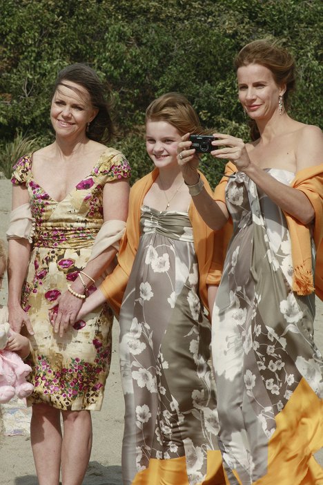 Sally Field, Kerris Dorsey, Rachel Griffiths - Brothers & Sisters - Nearlyweds - Photos