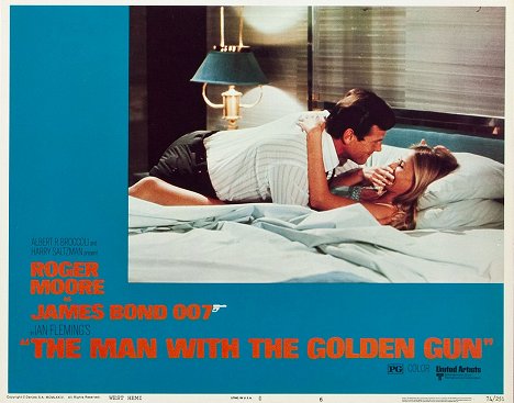 Roger Moore, Britt Ekland - L'Homme au pistolet d'or - Cartes de lobby