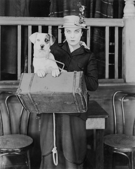 Edna Purviance - A Dog's Life - Filmfotos