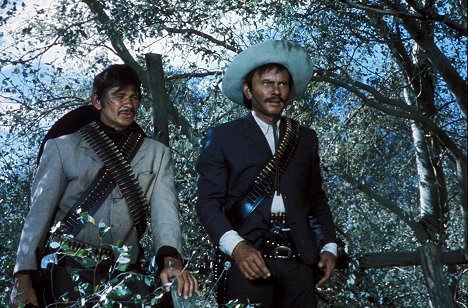 Charles Bronson, Yul Brynner - Pancho Villa ratsastaa jälleen - Kuvat elokuvasta