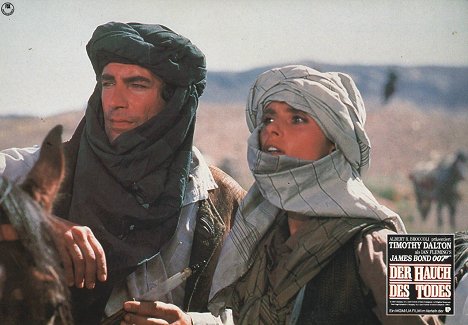 Timothy Dalton, Maryam d'Abo - 007 - Risco Imediato - Cartões lobby