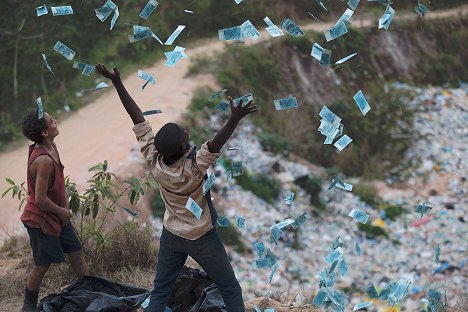 Rickson Tevez, Eduardo Luis - Trash, ladrones de esperanza - De la película