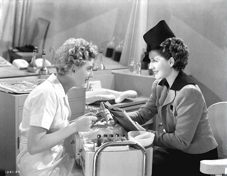 Dennie Moore, Norma Shearer - Mujeres - De la película