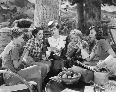 Joan Fontaine, Norma Shearer, Rosalind Russell, Mary Boland, Paulette Goddard