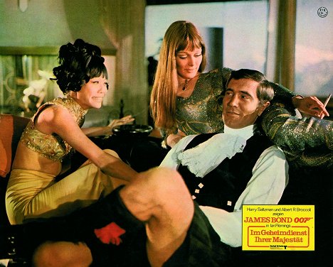 Mona Chong, Jenny Hanley, George Lazenby