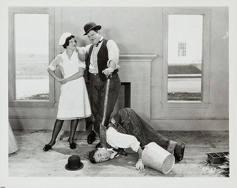 Dorothy Coburn, Oliver Hardy, Stan Laurel - The Finishing Touch - Photos
