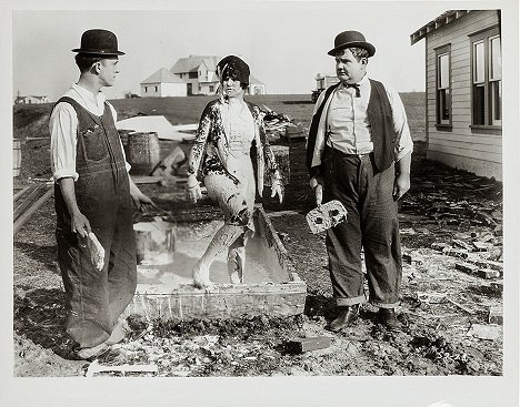 Stan Laurel, Dorothy Coburn, Oliver Hardy - The Finishing Touch - Photos
