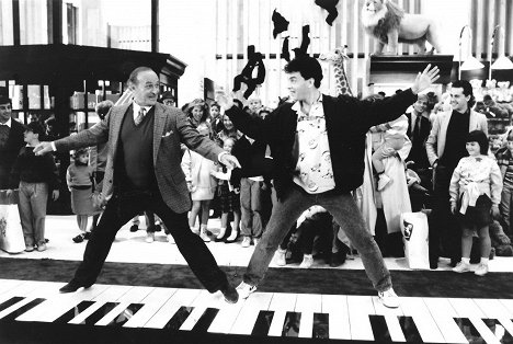 Robert Loggia, Tom Hanks