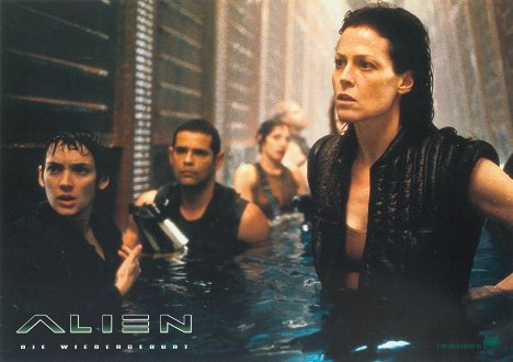 Winona Ryder, Raymond Cruz, Sigourney Weaver - Alien, la résurrection - Cartes de lobby