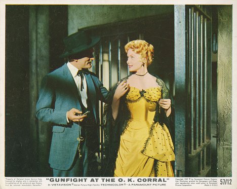 Kirk Douglas, Rhonda Fleming - Gunfight at the O.K. Corral - Cartes de lobby
