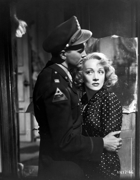 John Lund, Marlene Dietrich - Eine auswärtige Affäre - Filmfotos