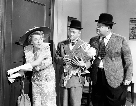 Mary Boland, Stan Laurel, Oliver Hardy - Nothing But Trouble - Photos