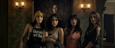 Eréndira Ibarra, Zuria Vega, Adriana Louvier, Ona Casamiquela - Más negro que la noche - Filmfotók