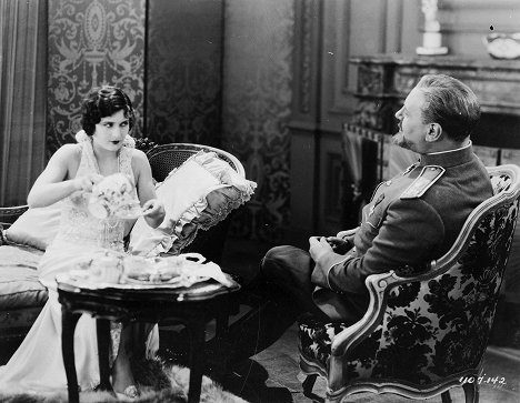 Evelyn Brent, Emil Jannings - The Last Command - Photos