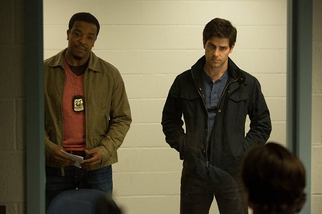 Russell Hornsby, David Giuntoli - Grimm - To Protect and Serve Man - Photos