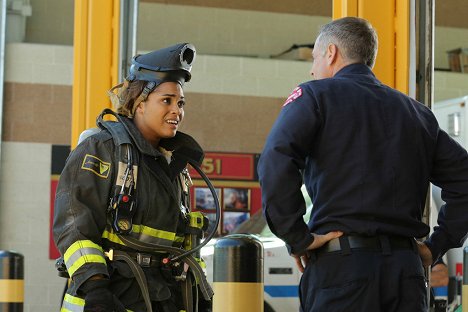 Monica Raymund, David Eigenberg - Lángoló Chicago - Always - Filmfotók