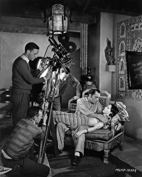 Tod Browning, Lon Chaney, Lupe Velez - Where East Is East - Dreharbeiten