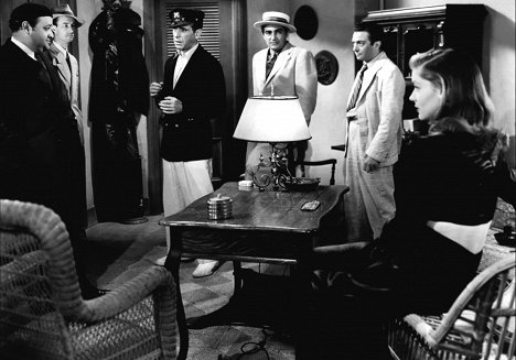 Dan Seymour, Humphrey Bogart, Marcel Dalio, Lauren Bacall - Le Port de l'angoisse - Film
