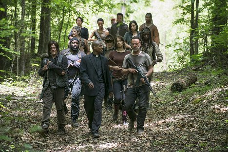 Norman Reedus, Chad L. Coleman, Melissa McBride, Seth Gilliam, Chandler Riggs, Lauren Cohan, Alanna Masterson, Danai Gurira, Andrew Lincoln - The Walking Dead - Strangers - Photos