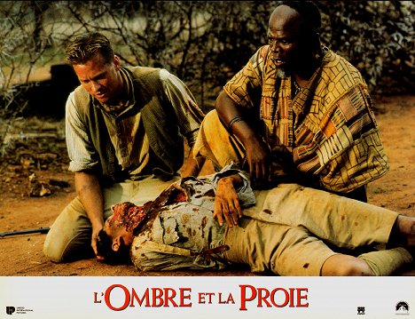 Val Kilmer, John Kani - L'Ombre et la proie - Cartes de lobby