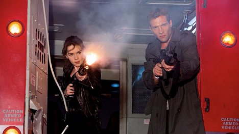 Emilia Clarke, Jai Courtney - Terminator: Genisys - Filmfotos