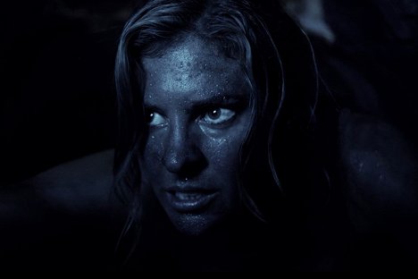Kelly Noonan - Beneath - De la película
