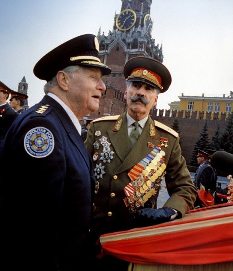 George Gaynes, Christopher Lee - Police Academy: Mission to Moscow - Photos