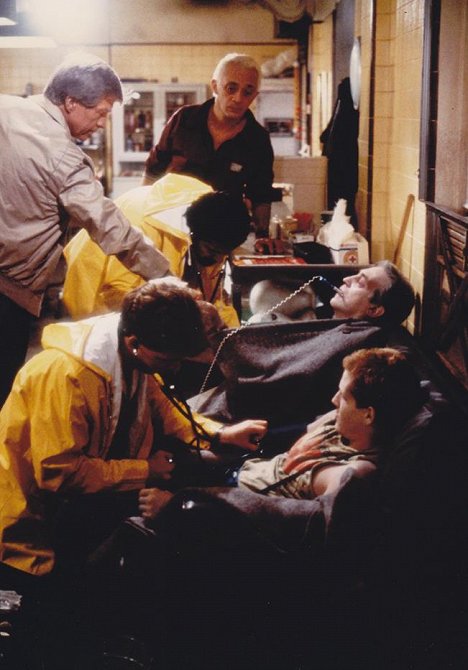 Clu Gulager, James Dalesandro, Don Calfa, James Karen, Thom Mathews - The Return of the Living Dead - Van film
