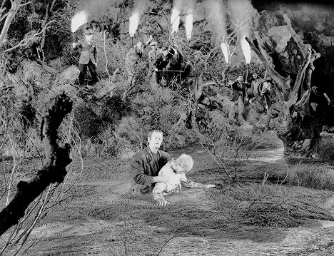 Glenn Strange, Boris Karloff - Frankensteins Haus - Filmfotos
