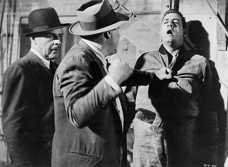 Brian Donlevy, Raymond Burr - A Cry in the Night - Photos