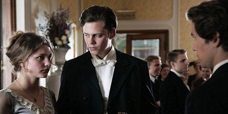 Iben M. Akerlie, Bill Skarsgård, Jakob Oftebro - Viktorie - Z filmu