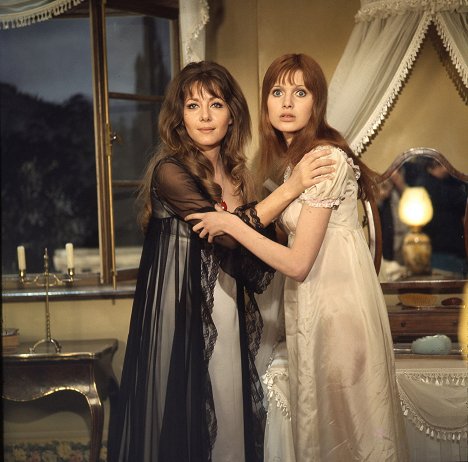 Ingrid Pitt, Madeline Smith - Vampyyrit - eroottinen painajainen - Kuvat elokuvasta