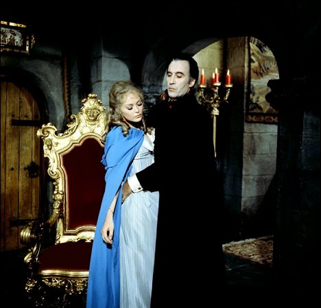 Jenny Hanley, Christopher Lee - Scars of Dracula - Photos