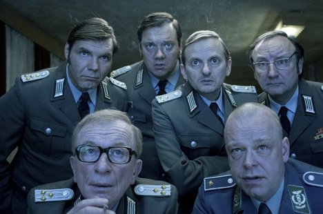 Max Hopp, Hermann Beyer, Charly Hübner, Milan Peschel, Robert Gallinowski, Rainer Bock - Bornholmer Straße - Z filmu