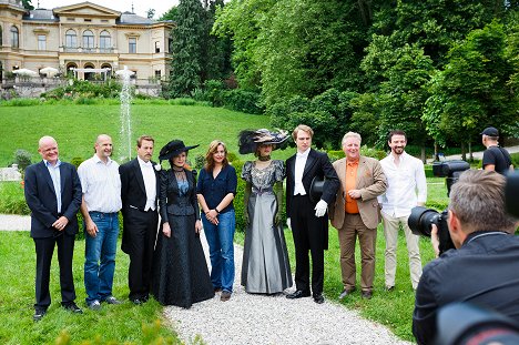 Heino Ferch, Iris Berben, Christiane Balthasar, Petra Schmidt-Schaller, Lars Eidinger - Der Clan - Die Geschichte der Familie Wagner - De filmagens