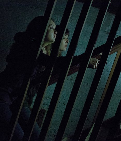 Olivia Cooke, Ana Coto - Diabelska plansza Ouija - Z filmu