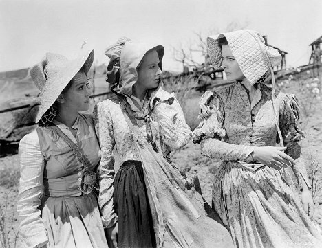 Ann Rutherford, Evelyn Keyes, Vivien Leigh - Gone with the Wind - Photos