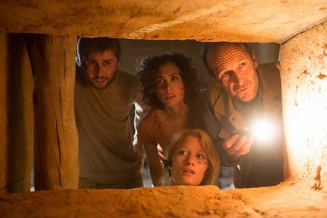 James Buckley, Christa Nicola, Ashley Hinshaw, Denis O'Hare - The Pyramid - Van film