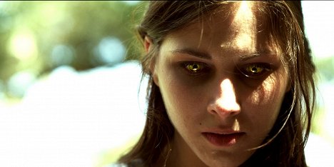 Emily Brooks - Zjevení zla - Z filmu