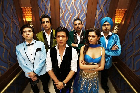 Vivaan Shah, Sonu Sood, Shahrukh Khan, Boman Irani, Deepika Padukone, Abhishek Bachchan - Happy New Year - Kuvat elokuvasta