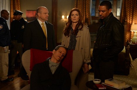 Enrico Colantoni, Debra Messing, Laz Alonso - The Mysteries of Laura - Pilot - Photos