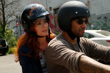 Debra Messing - The Mysteries of Laura - The Mystery of the Biker Bar - Photos