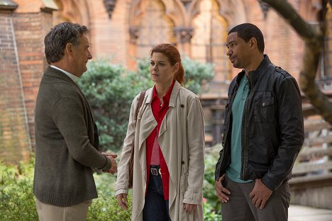 Debra Messing, Laz Alonso - The Mysteries of Laura - The Mystery of the Dysfunctional Dynasty - Photos