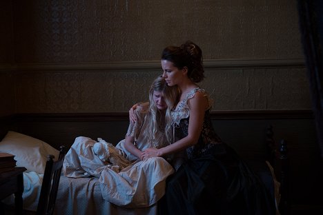 Sophie Kennedy Clark, Kate Beckinsale - Stonehearst Asylum - Photos