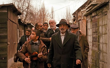 Mustafa Nadarevic - Al nacer el día - De la película