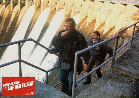 Tommy Lee Jones, Daniel Roebuck - The Fugitive - Lobby Cards